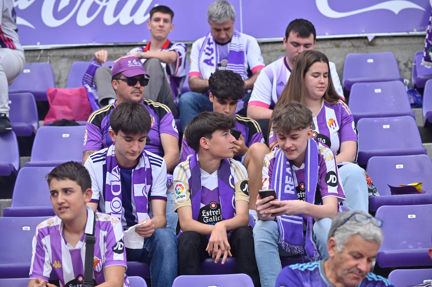 Búscate en la grada del Real Valladolid-Villarreal B (2/4)