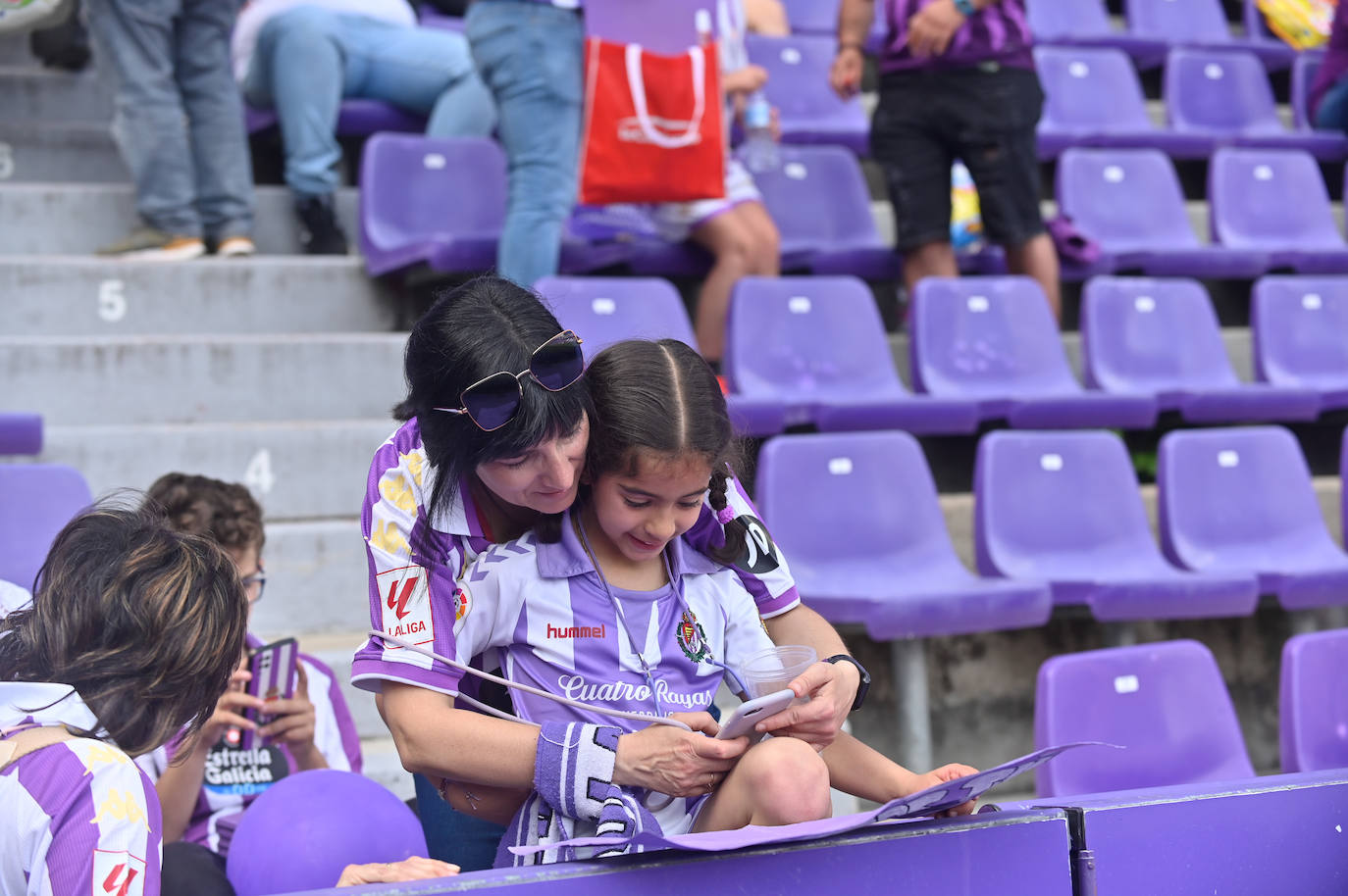 Búscate en la grada del Real Valladolid-Villarreal B (2/4)