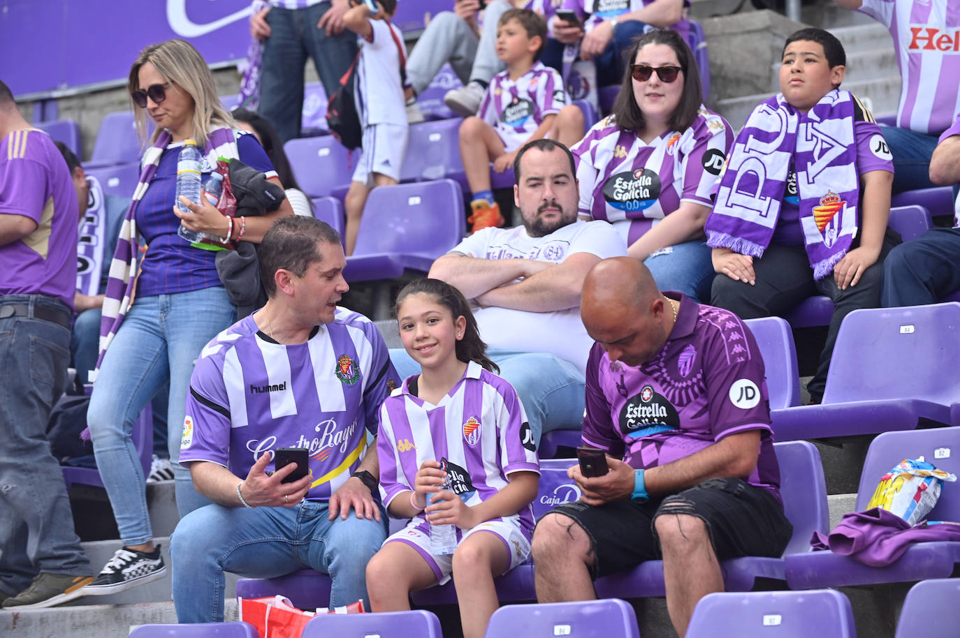 Búscate en la grada del Real Valladolid-Villarreal B (2/4)