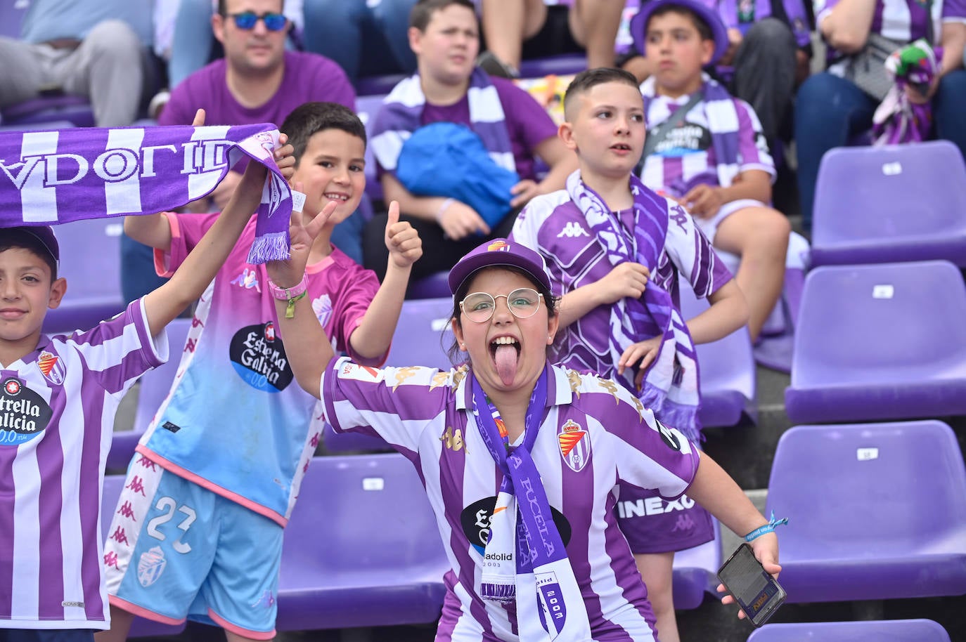 Búscate en la grada del Real Valladolid-Villarreal B (2/4)