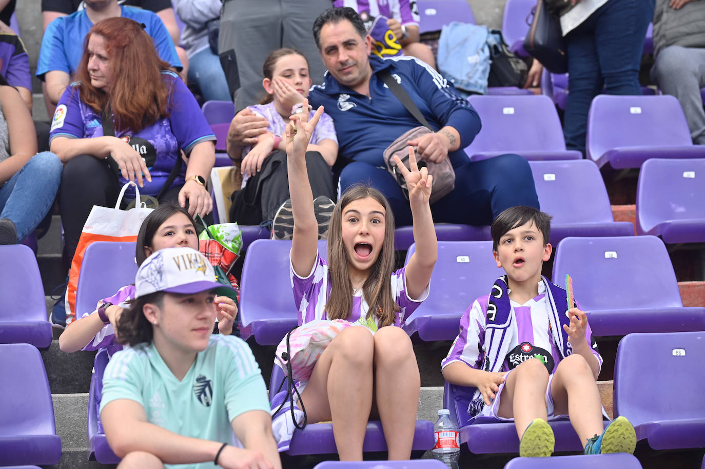 Búscate en la grada del Real Valladolid-Villarreal B (2/4)