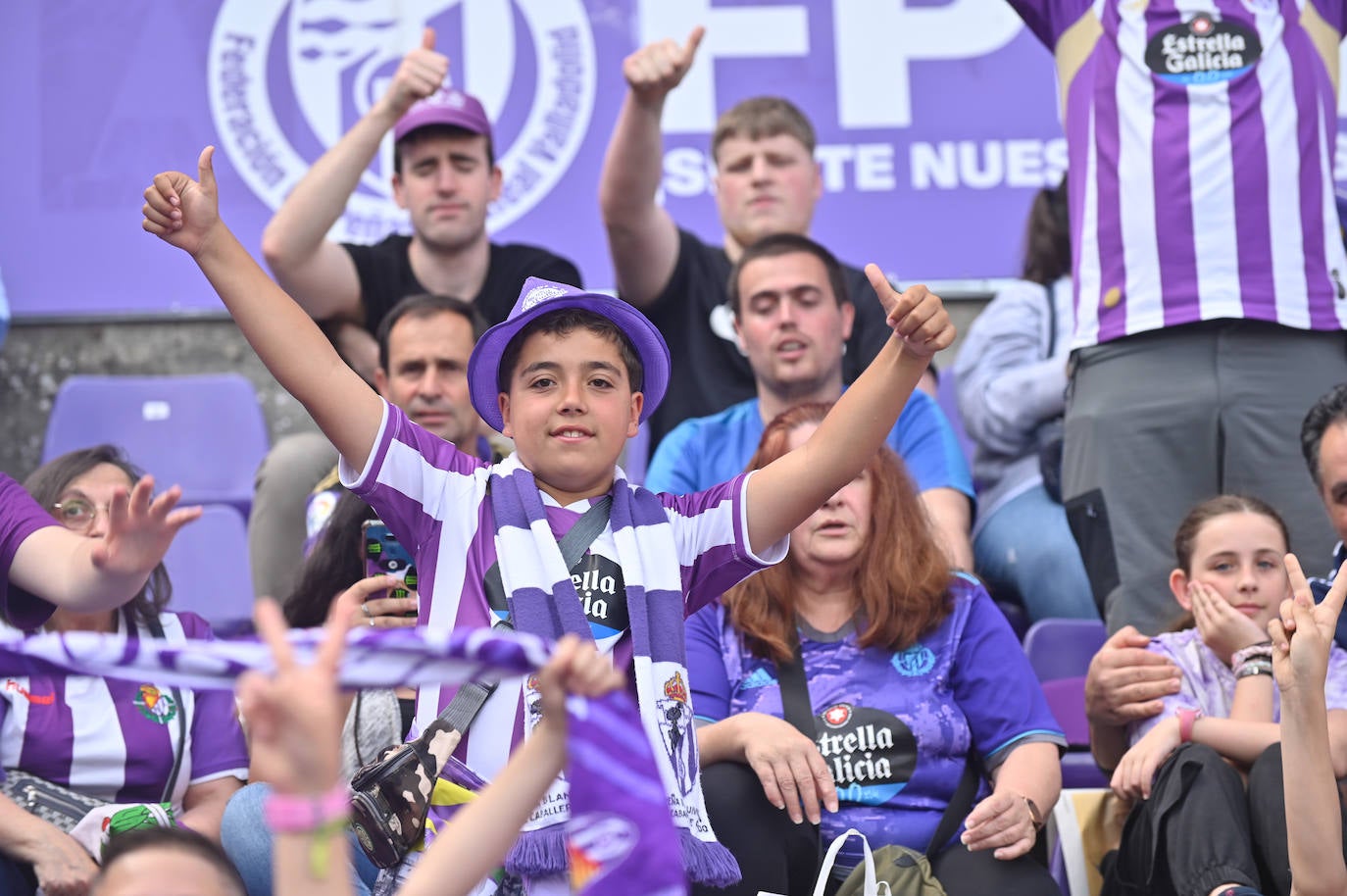 Búscate en la grada del Real Valladolid-Villarreal B (2/4)