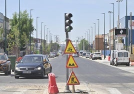 Acceso a la avenida El Norte de Castilla, ya asfaltada, desde Daniel del Olmo.