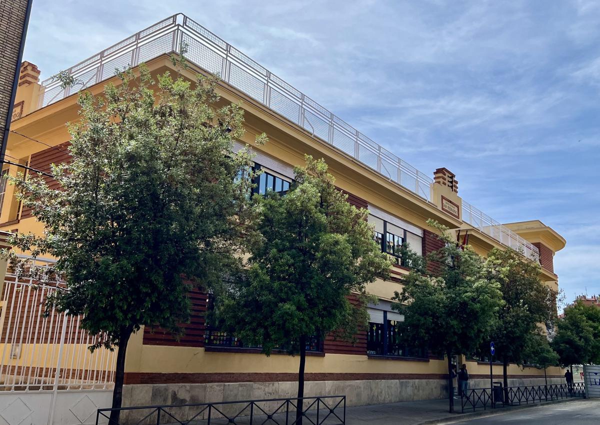 Imagen secundaria 1 - El último colegio que se levantó enteramente de ladrillo en Valladolid