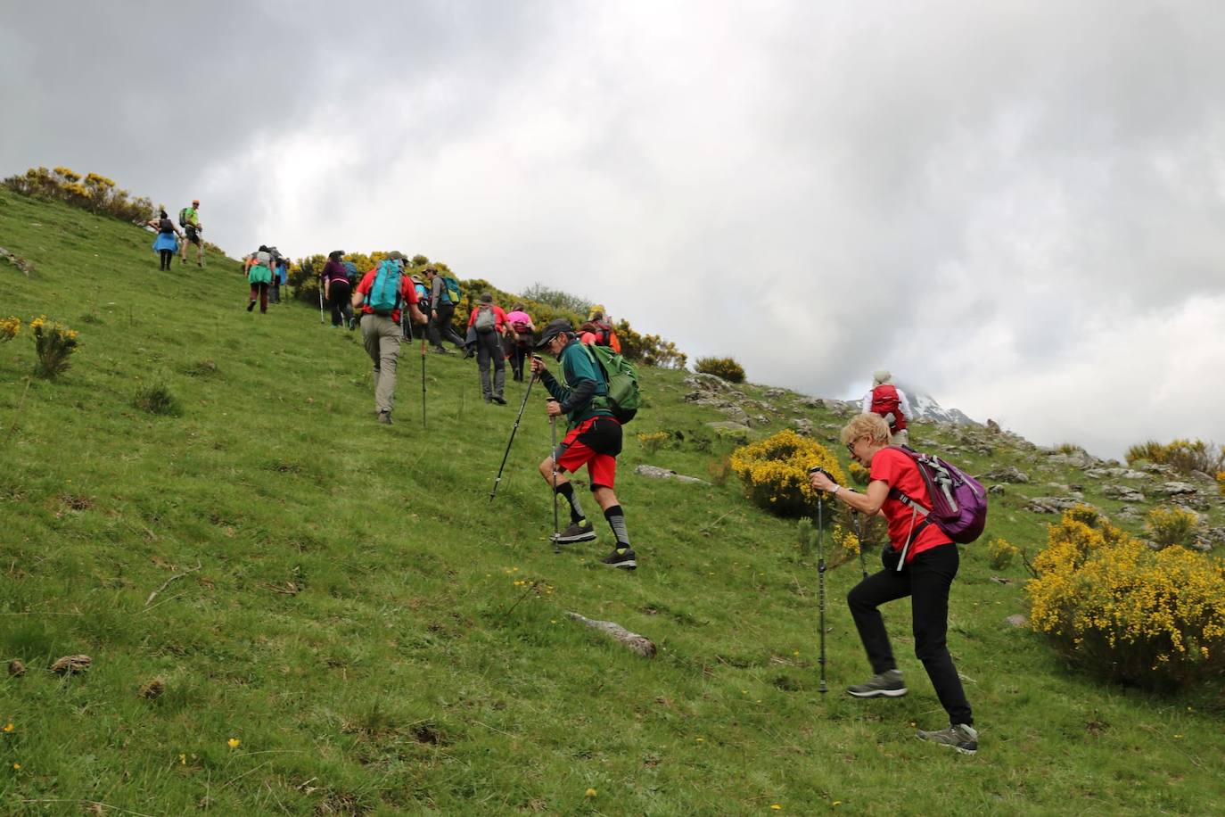 Los clubes de montaña de Palencia se unen en Cardaño de Abajo
