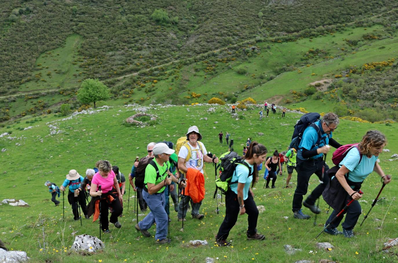 Los clubes de montaña de Palencia se unen en Cardaño de Abajo