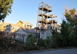 Torre de la fábrica de Explosivos, que se desmanteló en 2007.