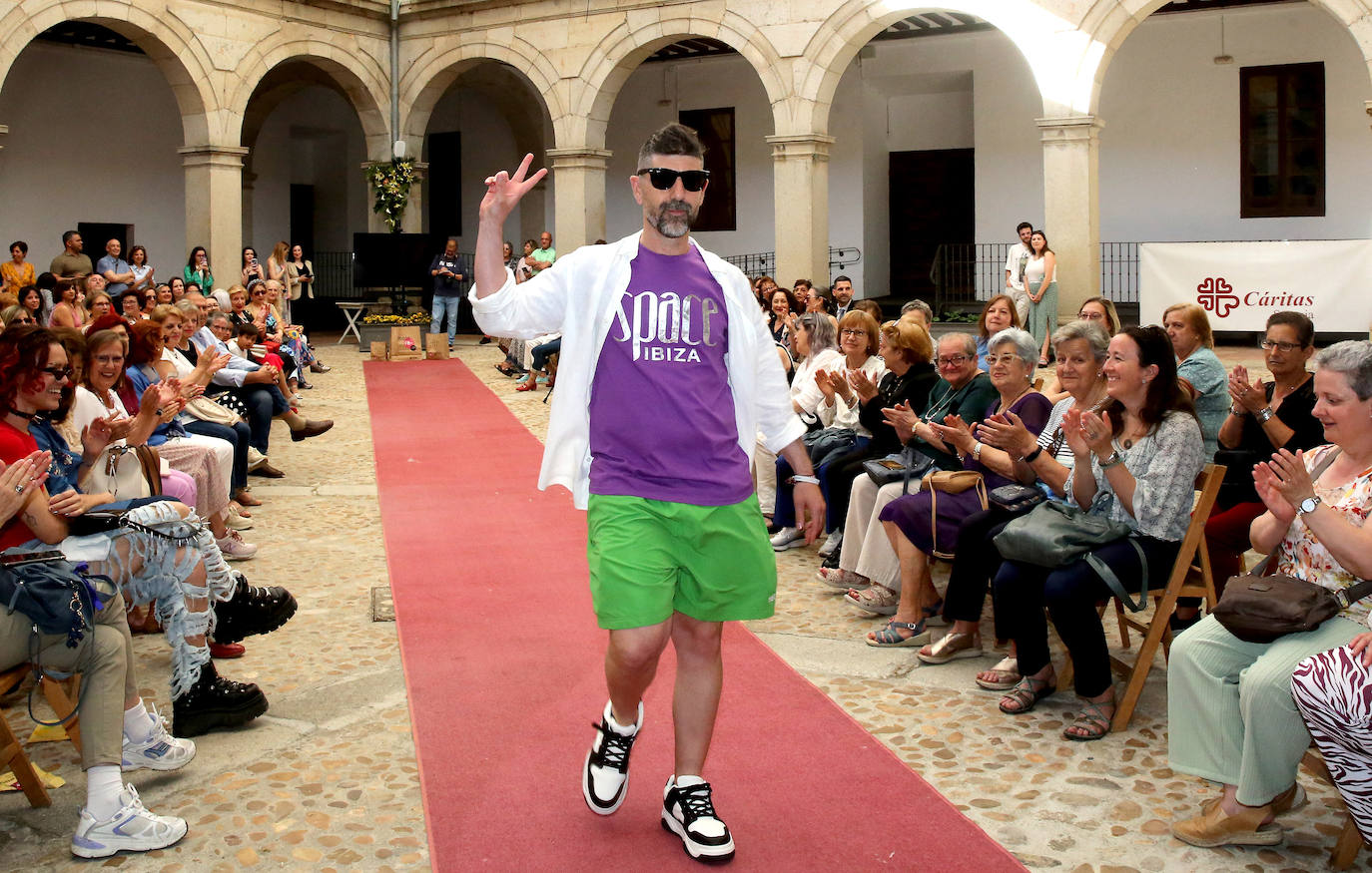 Fotografías del desfile de Cáritas