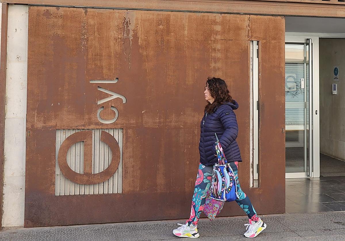 Imagen de archivo de una oficina del Ecyl en Palencia.