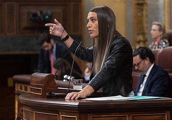 La portavoz de Junts en el Congreso, Miriam Nogueras, interviene ayer durante un pleno en el Congreso de los Diputados.