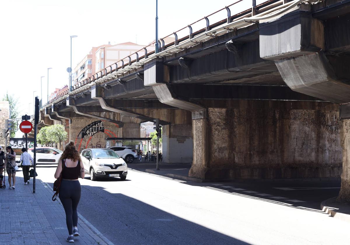 Los pilares del viaducto del Arco de Ladrillo, en su estado actual.