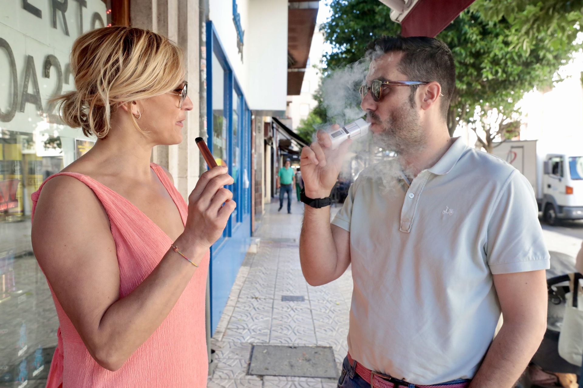 Los adolescentes ya vapean mucho más que fuman cigarrillos tradicionales en la región