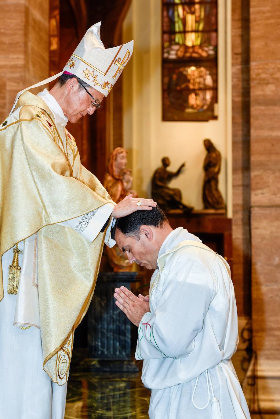 José, durante la ordenación sacerdotal.