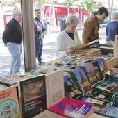 La Feria del Libro Antiguo y de Ocasión reúne más de 8.000 títulos en el parque del Salón