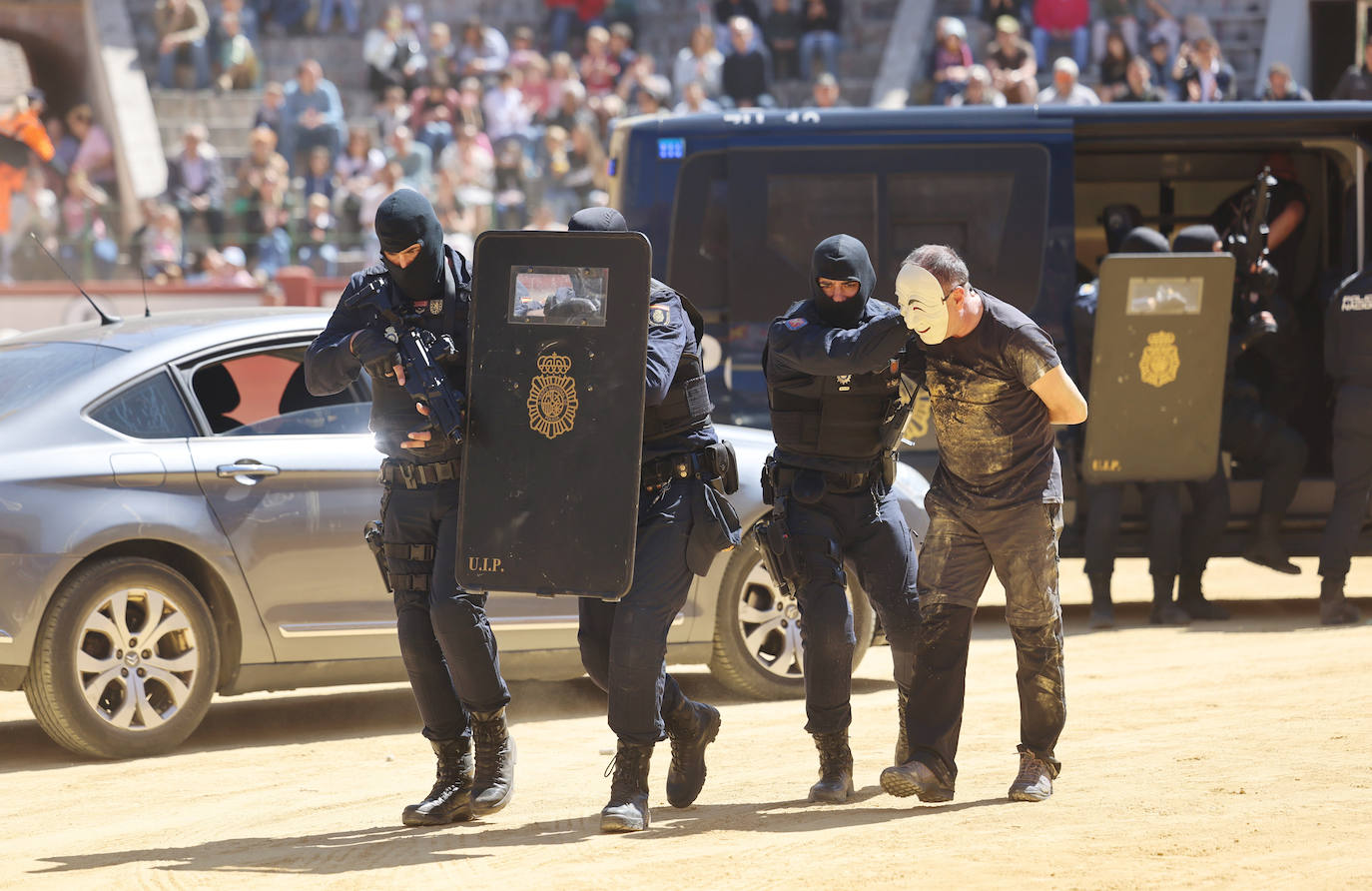 Las imágenes de la celebración de los 200 años de La Policía Nacional en Valladolid