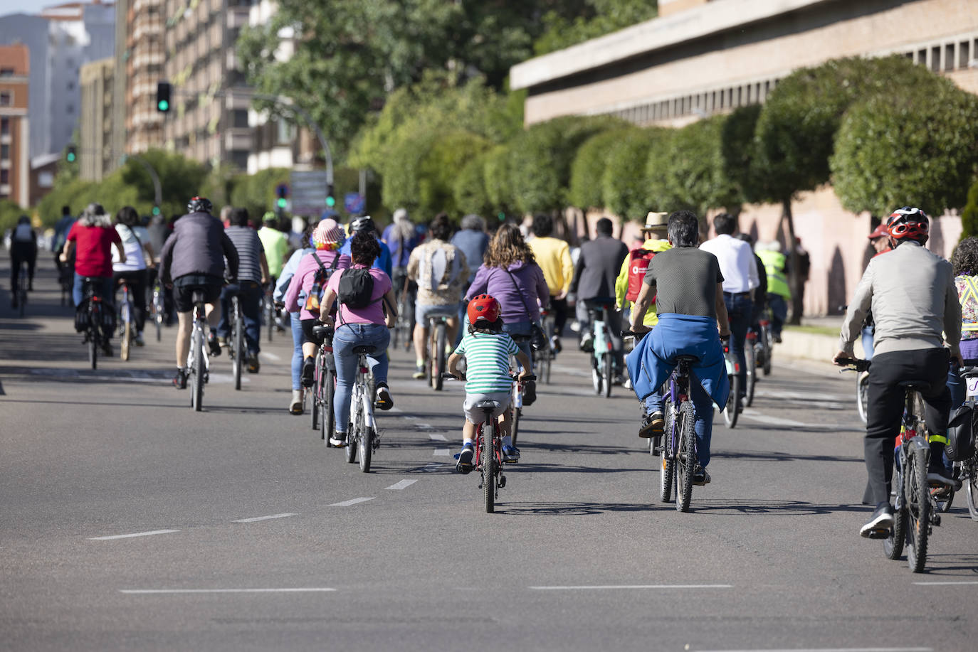 Las imágenes de la bicicletada por el carril de Isabel la Católica