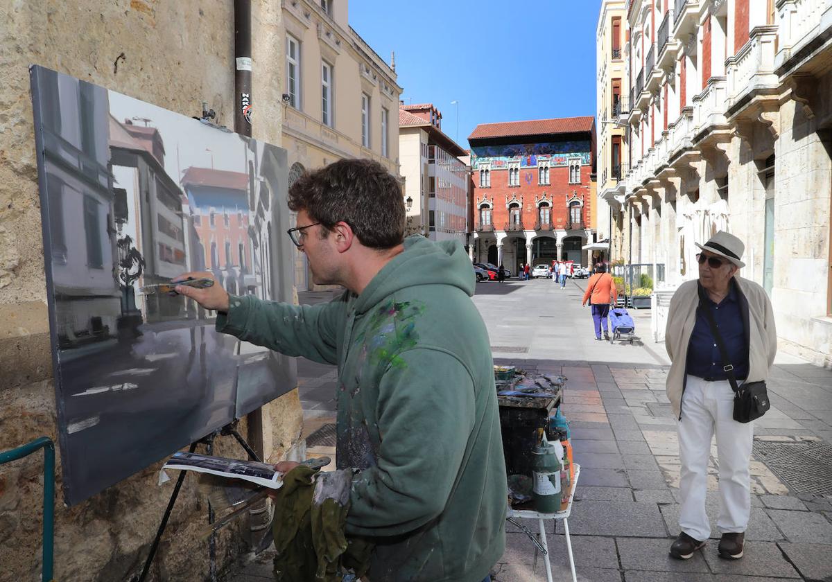 El ganador del certamen, Eduardo Alsasua, pinta su cuadro, este sábado en la Feria Chica.