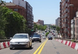 Los vehículos circulan desde este sábado solo por los carriles centrales del viaducto de Arco de Ladrillo.