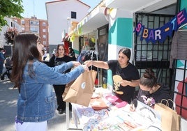 Mercado de ropa de segunda mano en Pajarillos