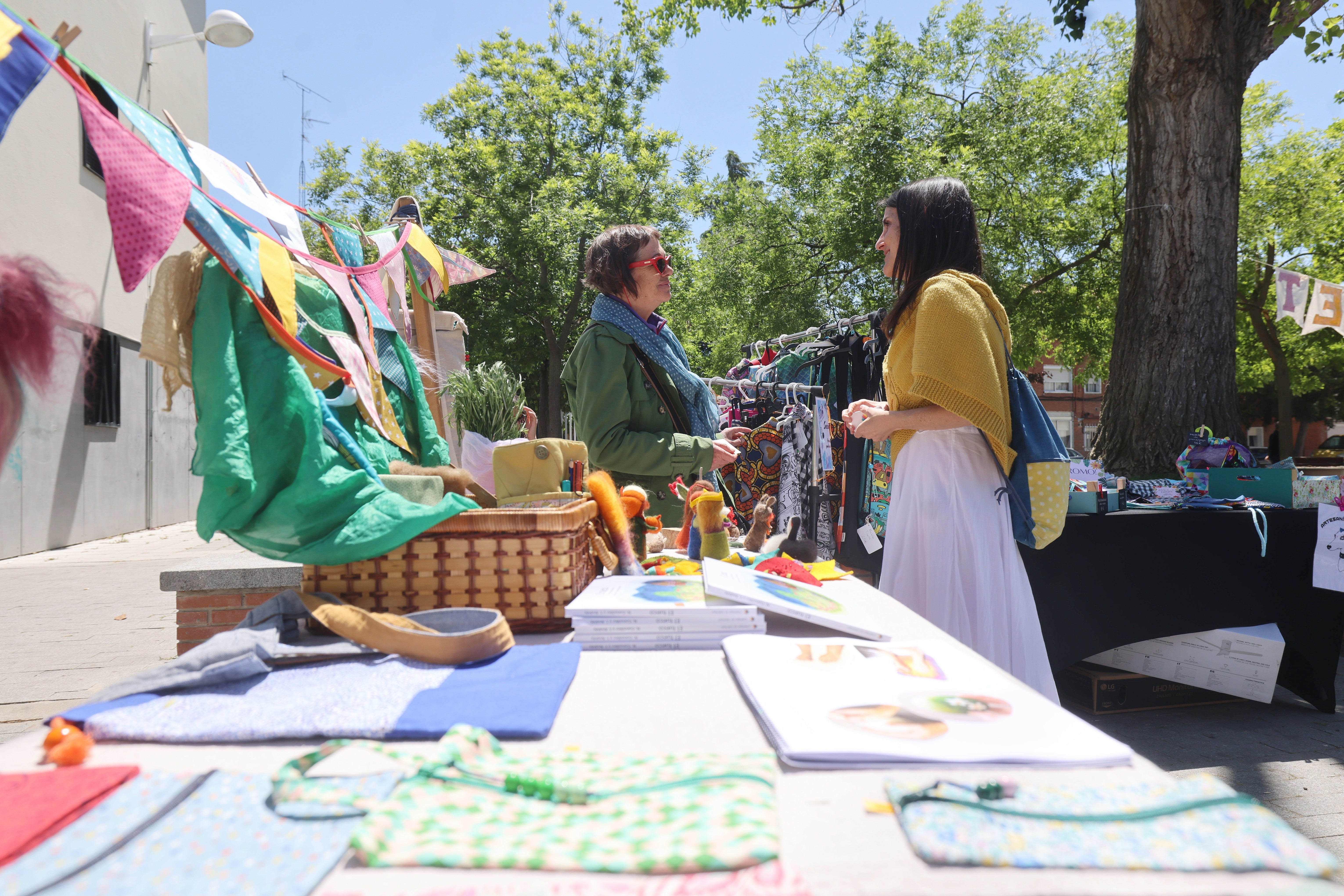 Mercado de ropa de segunda mano en Pajarillos