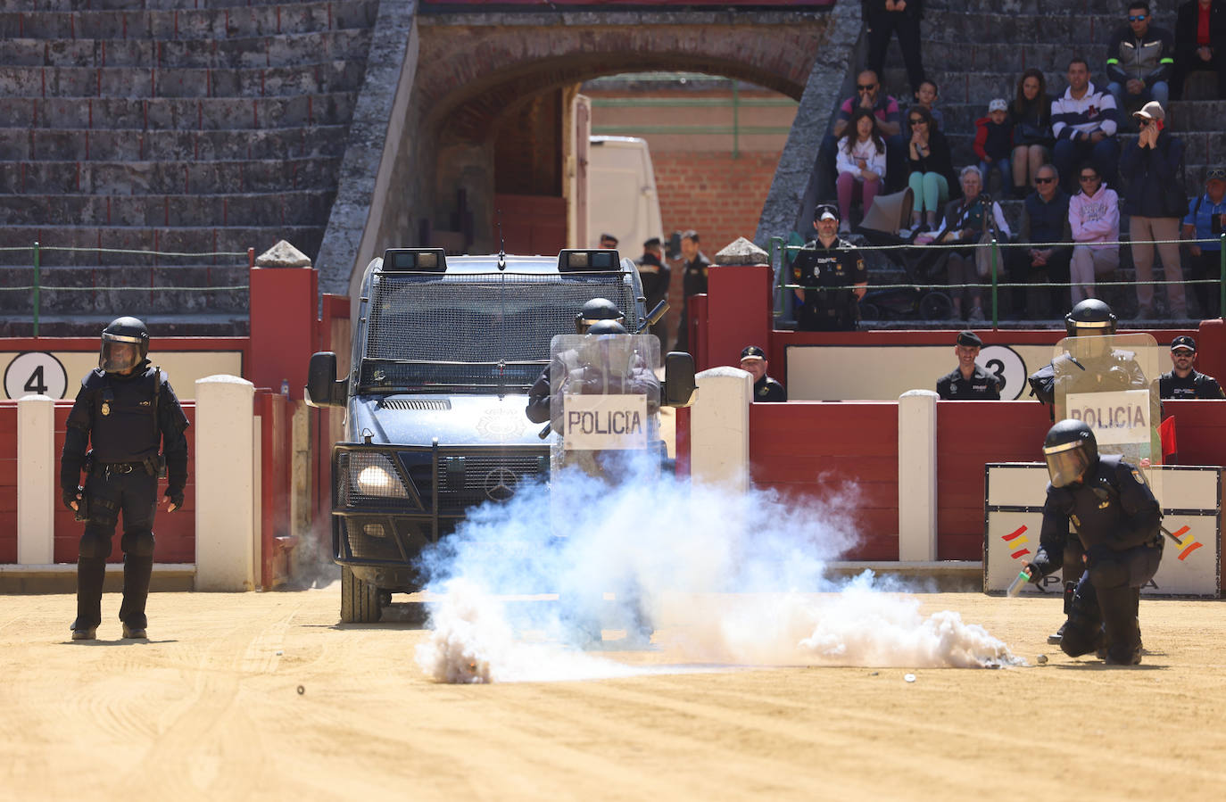 Las imágenes de la celebración de los 200 años de La Policía Nacional en Valladolid