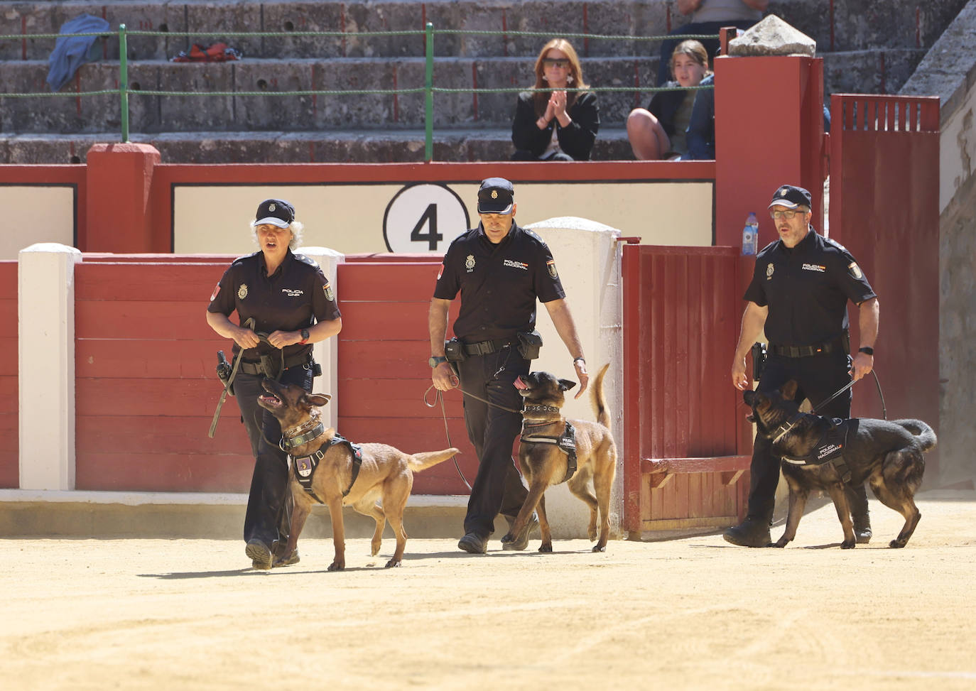 Las imágenes de la celebración de los 200 años de La Policía Nacional en Valladolid