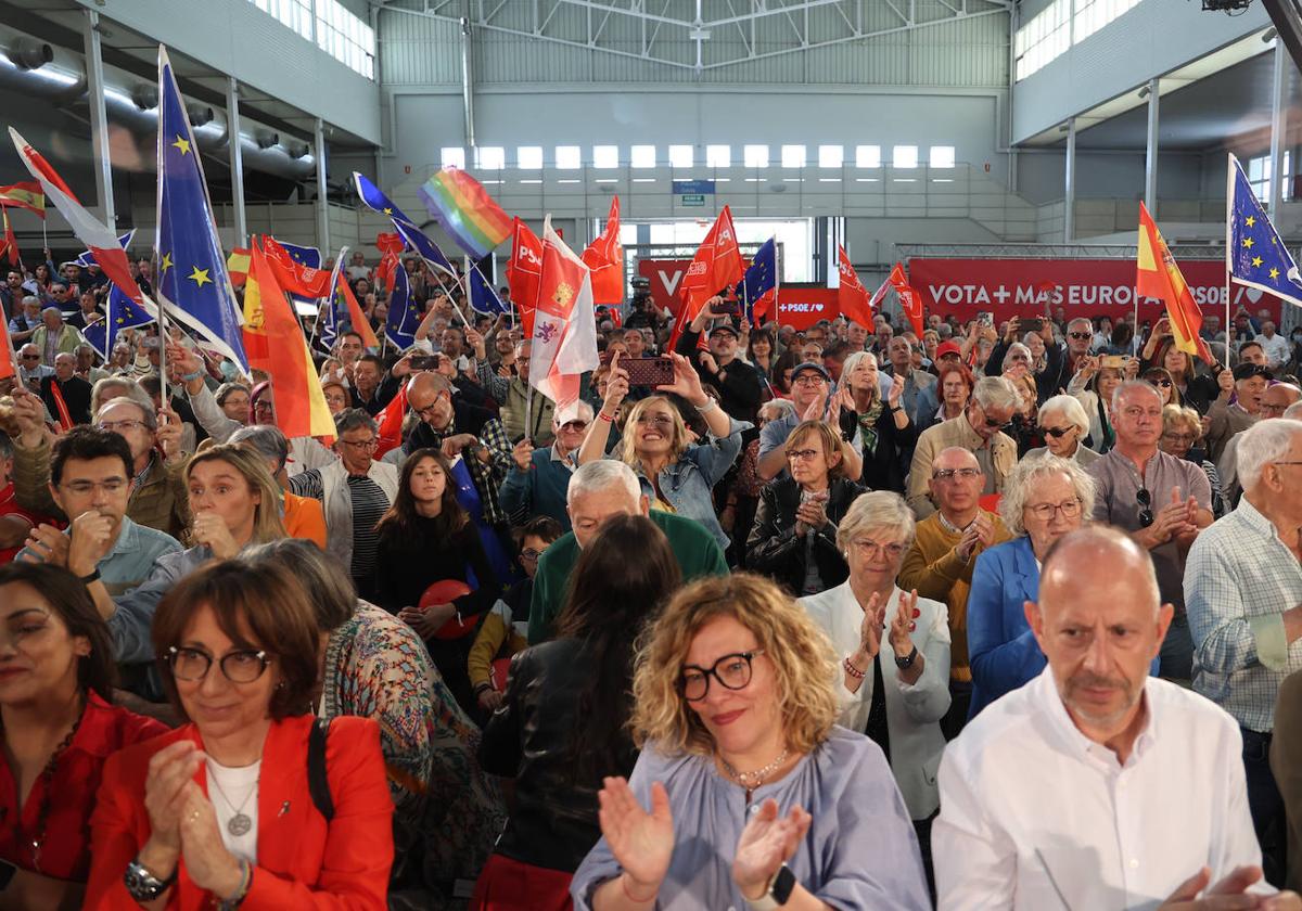 Pedro Sánchez y Óscar Puente en un acto de campaña en Valladolid