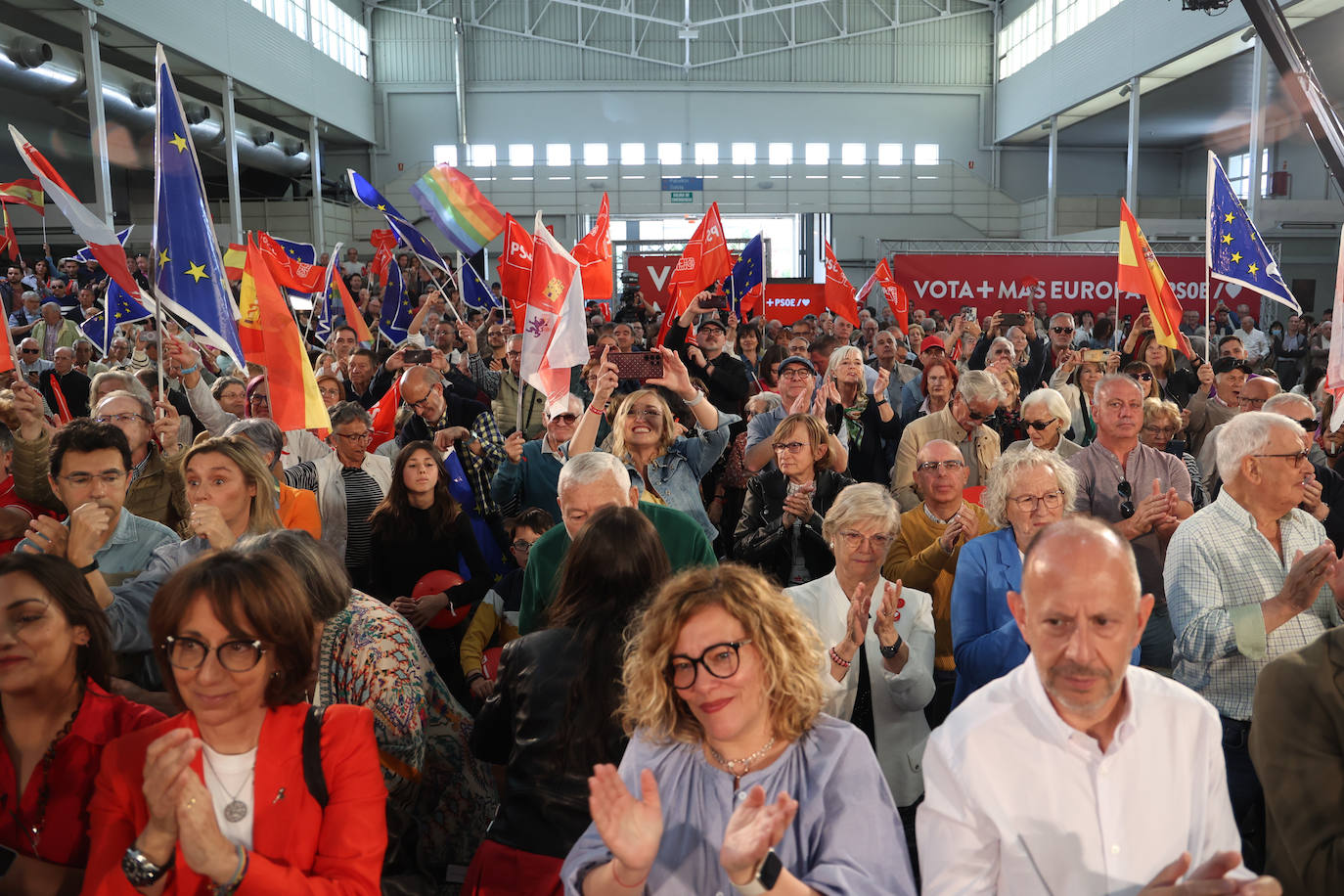 Pedro Sánchez y Óscar Puente en un acto de campaña en Valladolid