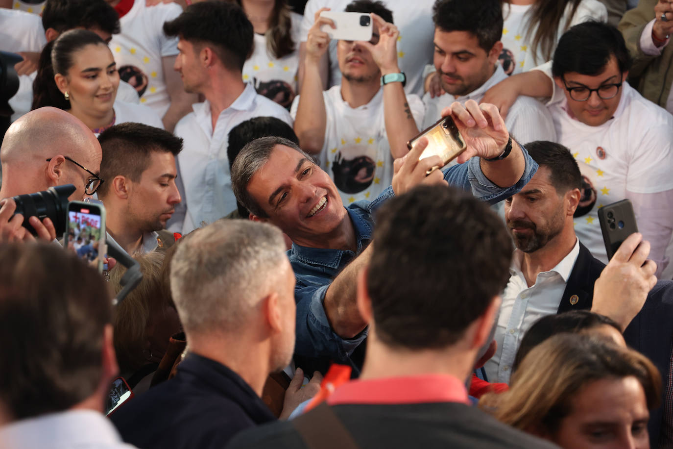 Pedro Sánchez y Óscar Puente en un acto de campaña en Valladolid