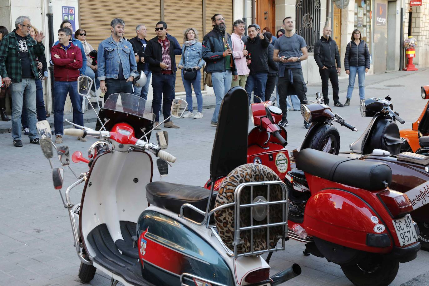 Las scooters más clásicas toman las calles de Peñafiel