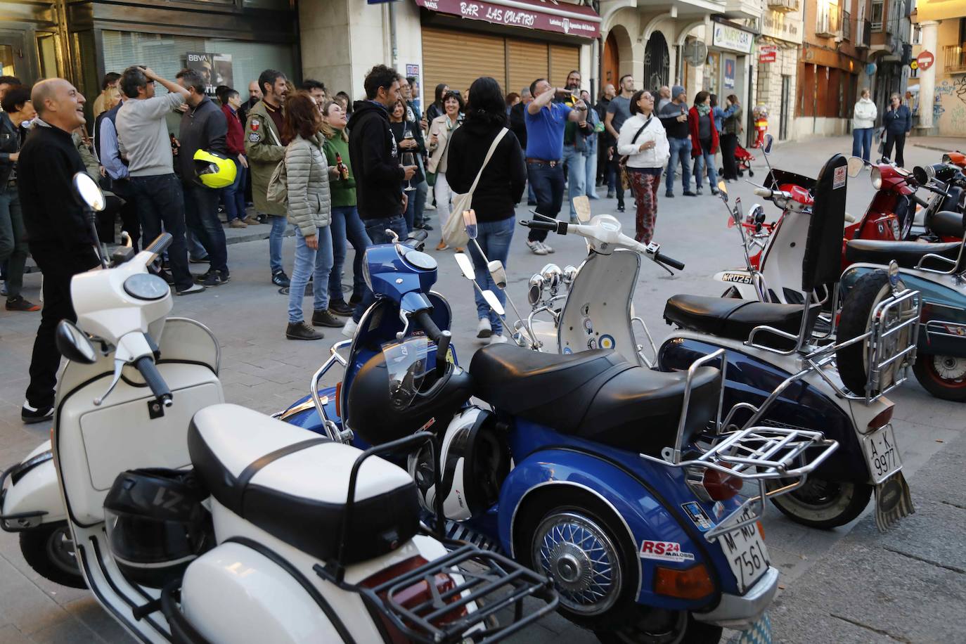 Las scooters más clásicas toman las calles de Peñafiel