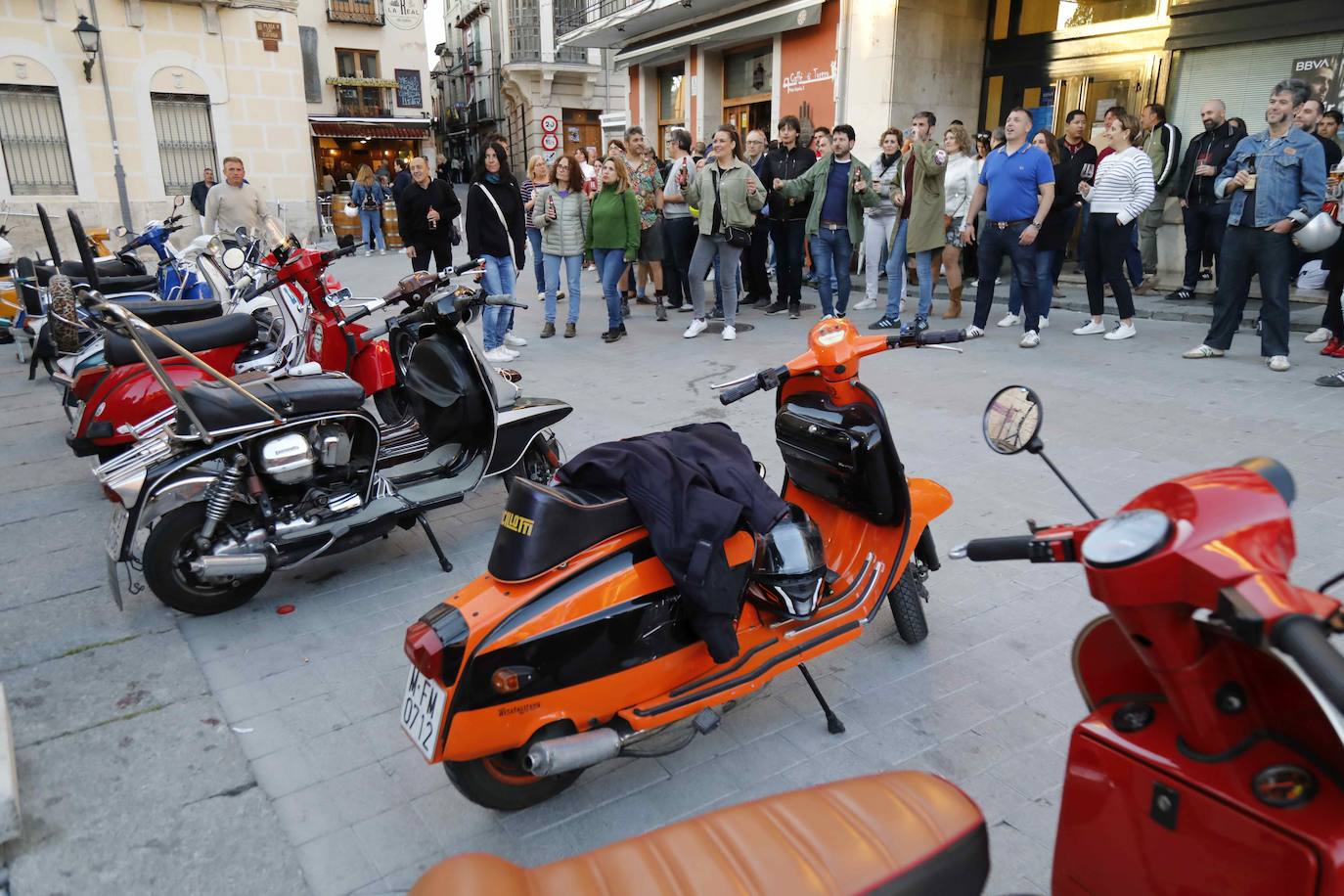 Las scooters más clásicas toman las calles de Peñafiel