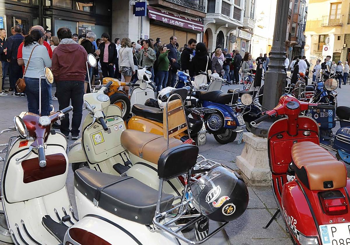 Las scooters más clásicas toman las calles de Peñafiel