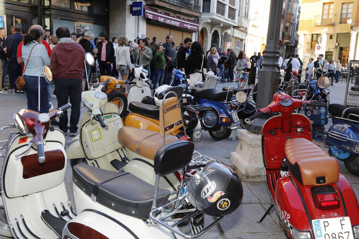 Las scooters más clásicas toman las calles de Peñafiel