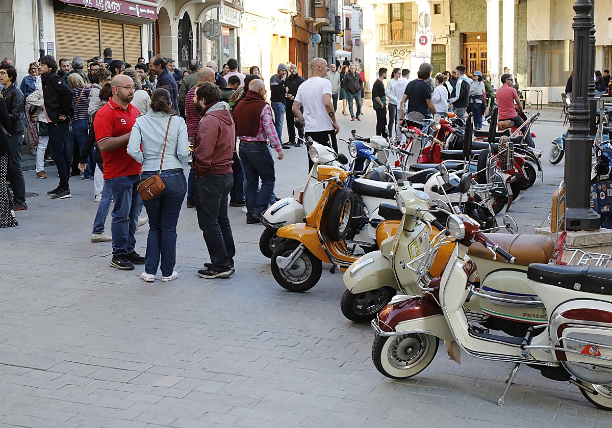 Ambiente durante la tarde del sábado en la Plaza de España.