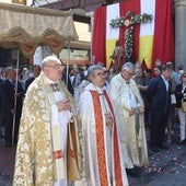 El Corpus Christi congrega a multitud de vallisoletanos fuera y dentro de la procesión