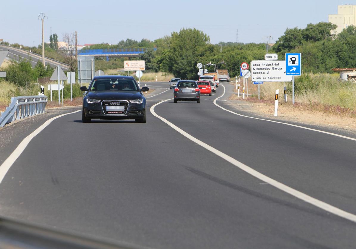 Tramo de la CL-605 entre Segovia capital y el polígono de Valverde del Majano.