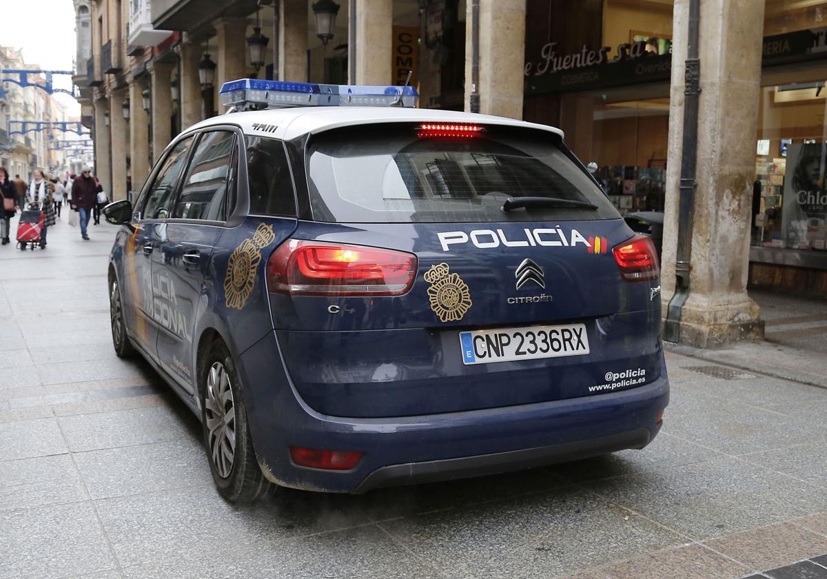 Imagen de archivo de un vehículo de la Policía Nacional de Palencia.