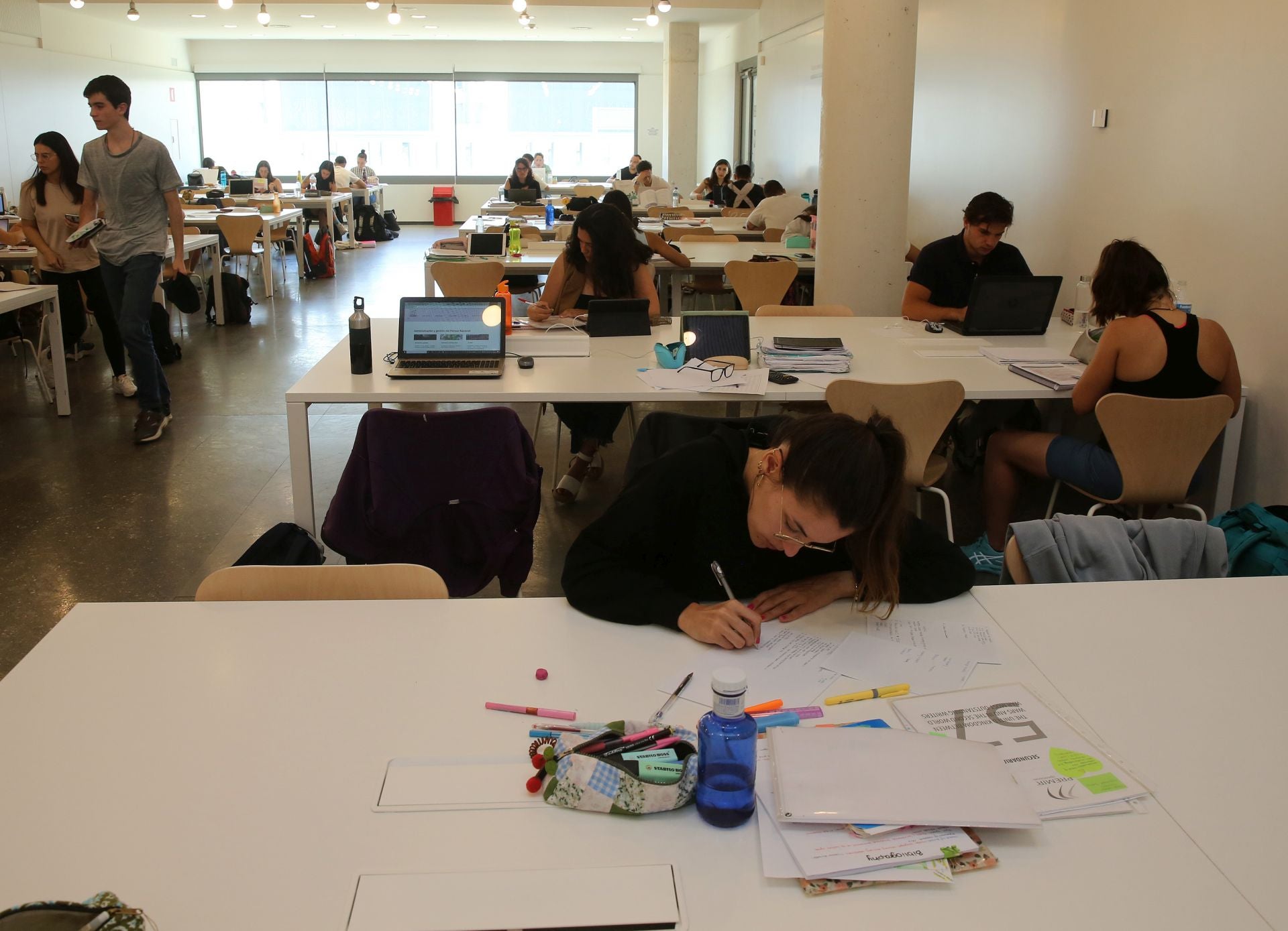 Decenas de alumnos se preparan para la EBAU en la Biblioteca Pública de Segovia.