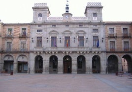 Imagen de archivo de la fachada del Ayuntamiento de Ávila.