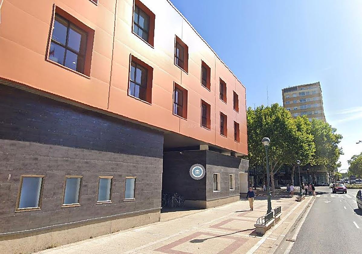 Fachada del centro cívico Zona Sur.