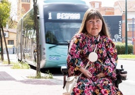 Sonia Crespo en San Pedro Regalado donde coge habitualmente el autobús.