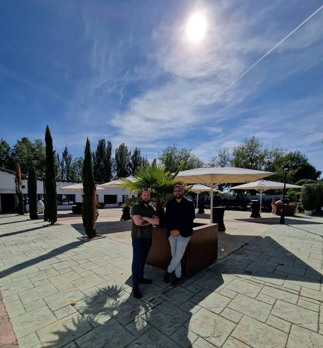 Juan Carlos Jiménez y Alberto García, en la terraza de El Bohío.