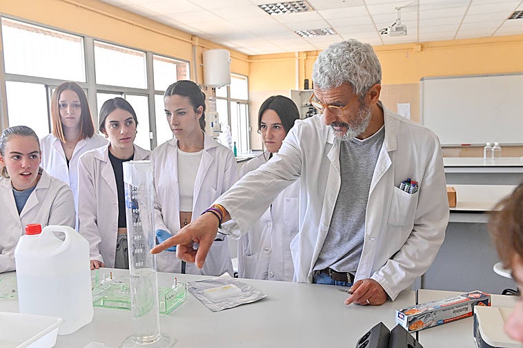 Una clase del ciclo de Anatomía Patológica y Citodiagnóstico en el centro Ramón y Cajal.