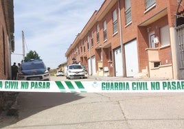 Calle Velliza de Geria, precintada por la Guardia Civil este jueves por la mañana.