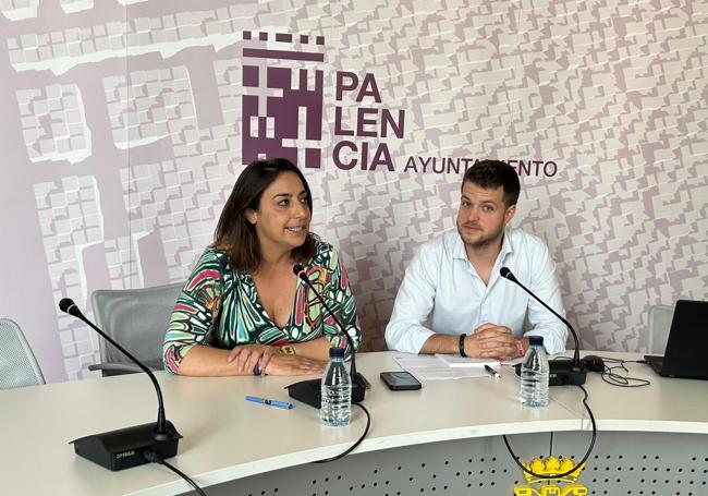 La alcaldesa, Miriam Andrés, y el concejal de Urbanismo, Álvaro Bilbao, presentan el proyecto.