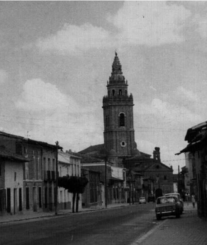 Imagen secundaria 2 - Arriba, hojas de UGT llamando a la huelga de junio de 1934. Abajo, familia de campesinos de Valladolid y Nava del Rey, donde asesinaron a Lucio Martín, en los años 70.