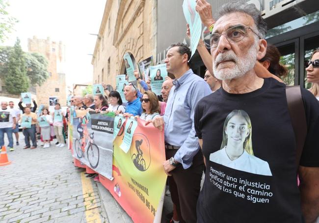 Concentración a las puertas de los juzgados de Salamanca antes de la celebración del juicio.