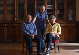 Avelino Fierro, Fermín Herrero y Rubén Abella, en una sala del Círculo de Recreo, antes del encuentro con los lectores.