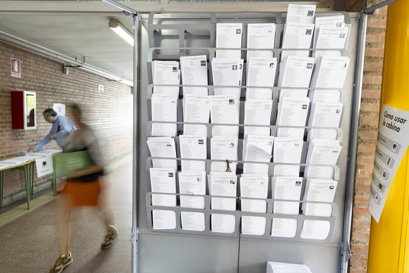 Votaciones en el colegio Núñez de Arce.